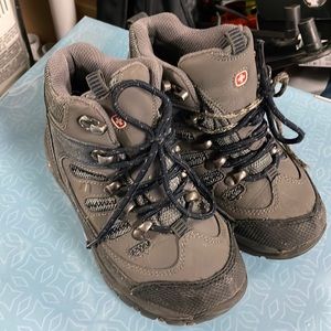 Kids hiking boots